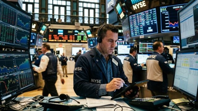 Dow futures drop 400 as oil, Treasury yields climb