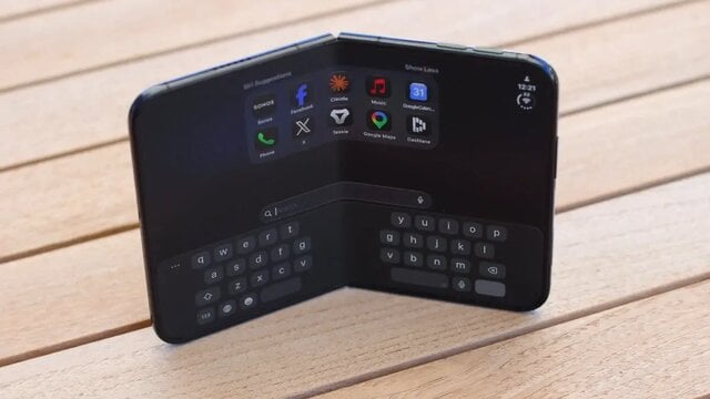 iPhone Duo Users Report Cracks Along Foldable Screen’s Hinge