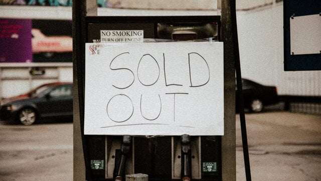 Bali Fuel Shortage Disrupts Tourists as Queues Stretch a Kilometre