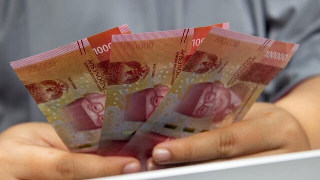 Rupiah Hits Record Low as Dollar Breaks 18,000 Threshold