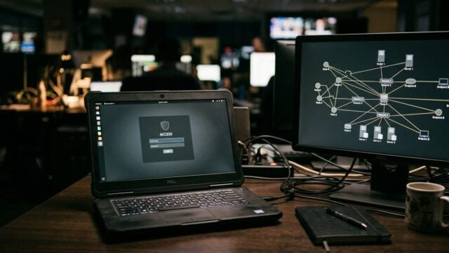 Ilustrasi phishing keuangan AS melalui situs palsu dan server hosting