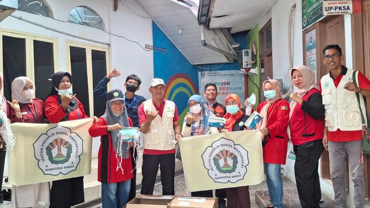 Kalbe dan IPSM Salurkan 75 Ribu Masker untuk Korban Karhutla di Sumatera-Kalimantan
