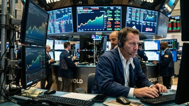 U.S. Stocks Edge Ahead of International Shares as AI Rally Builds