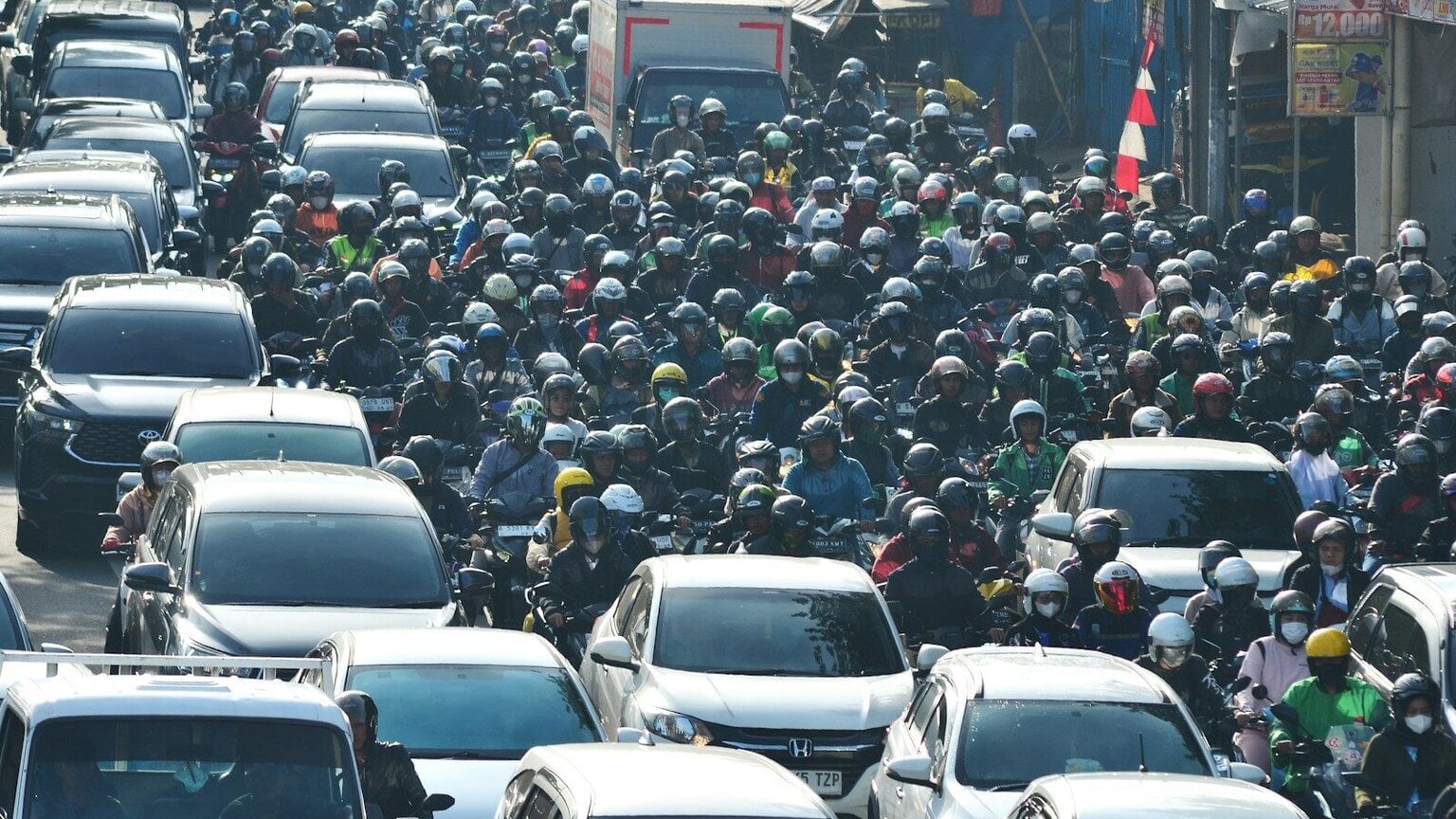 Indonesia Sends Oxygen Bus as Wildfire Haze Hits Palangka — JournalArta ...