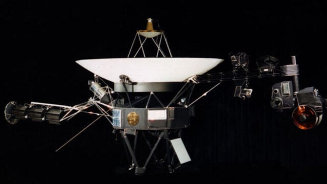 Voyager 1 gives controllers a scare before signal returns