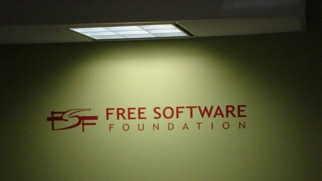 Free Software Dinilai Gagal, Lisensi Copyleft Jadi Sorotan